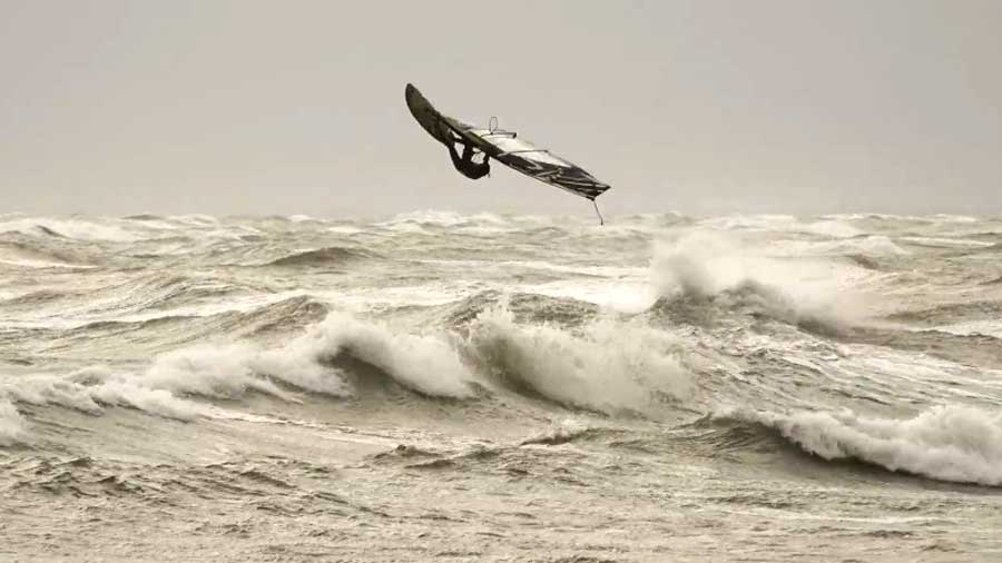 Akgazciyan windsurfing at Cap d'Agde